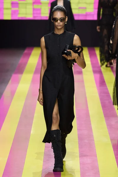 Look 70